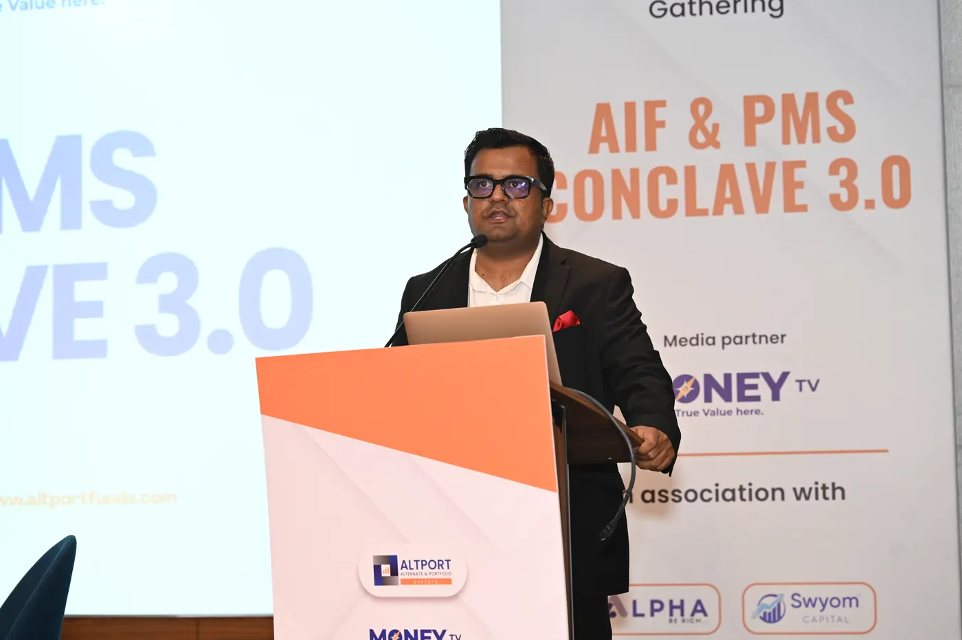 Vikas Agrawal delivering the keynote at the AIF and PMS Conclave 3.0, Jio World Centre