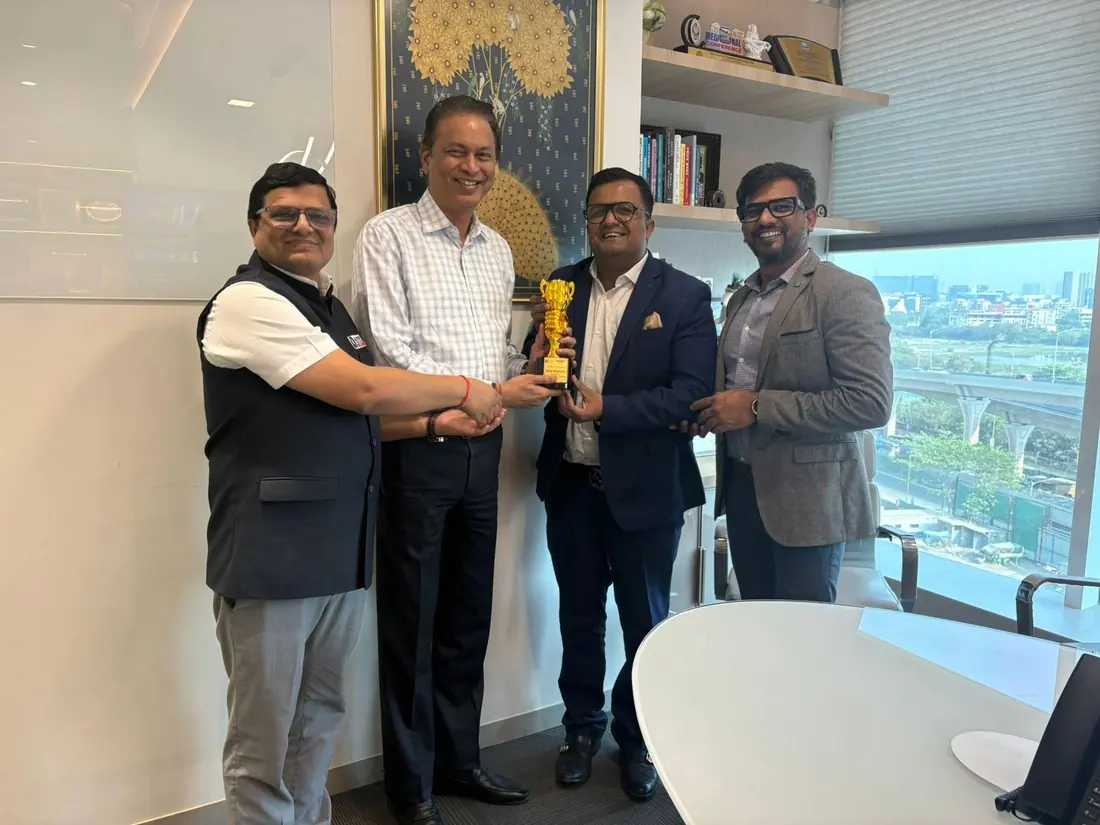Vikas Agrawal receiving a partner recognition trophy
